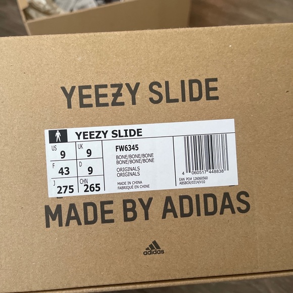 YEEZY SLIDES IN BONE COLOR-WAY! - Picture 8 of 8